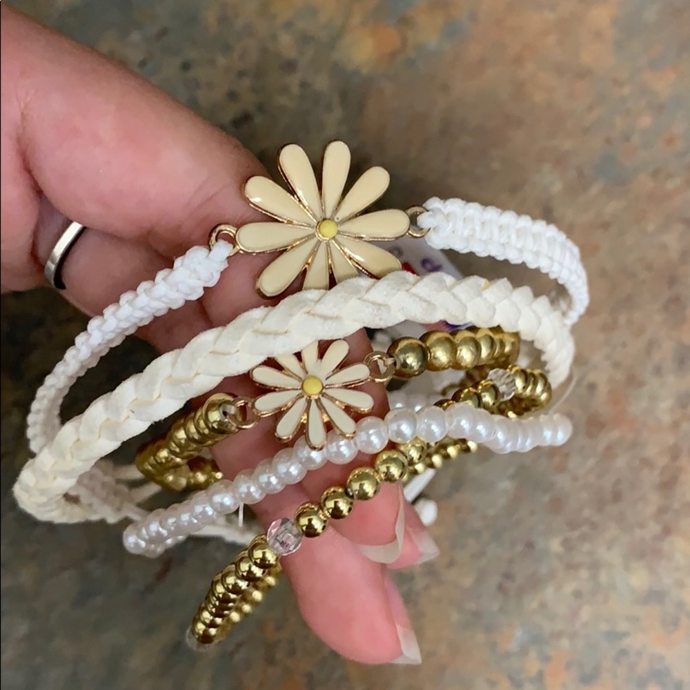 Claire’s Flower Bracelet Set